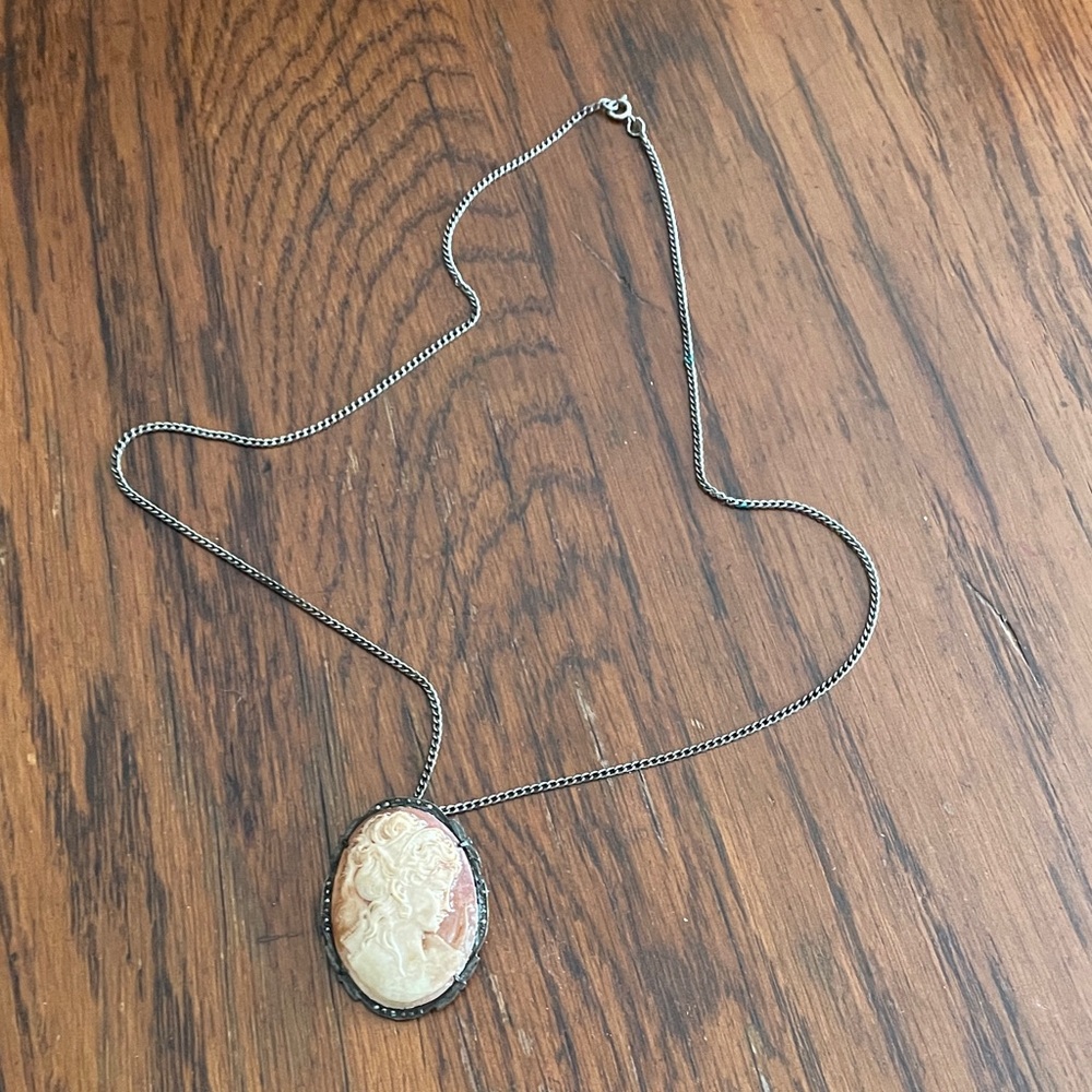 Elegant Silver Cameo Pendant Necklace